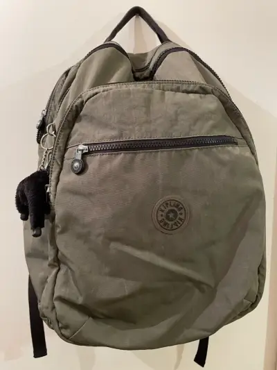 Mochila Kipling verde con llavero - miniatura 1