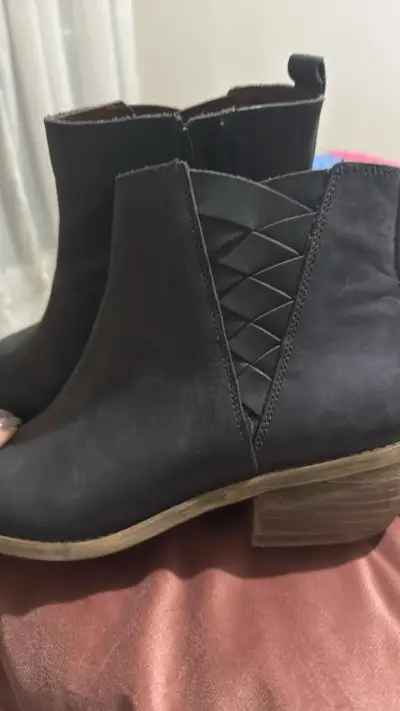 Botines negros de cuero con tacón bajo - miniatura 1