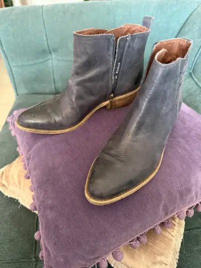 Botines negros de cuero con tacón bajo - miniatura 3