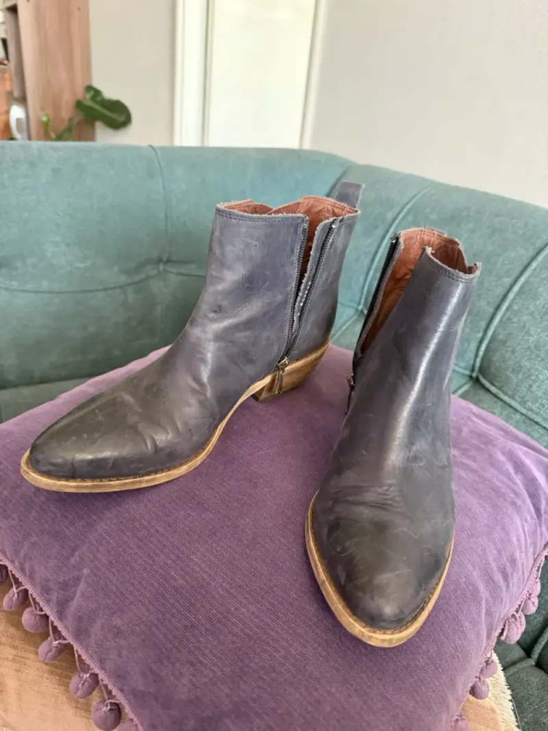 Botines negros de cuero con tacón bajo - 4