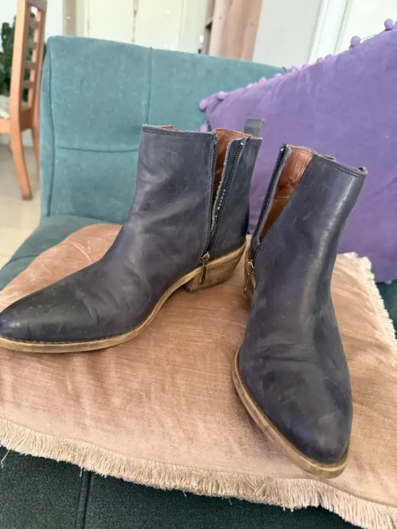 Botines negros de cuero con tacón bajo - 5