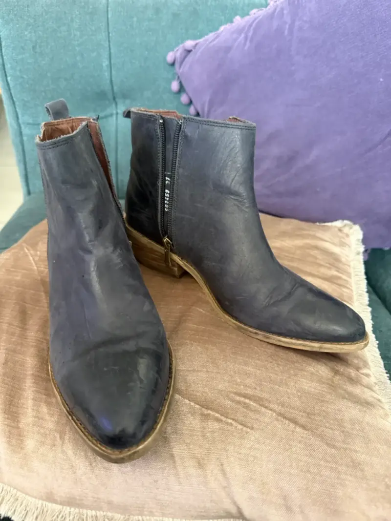 Botines negros de cuero con tacón bajo - 6
