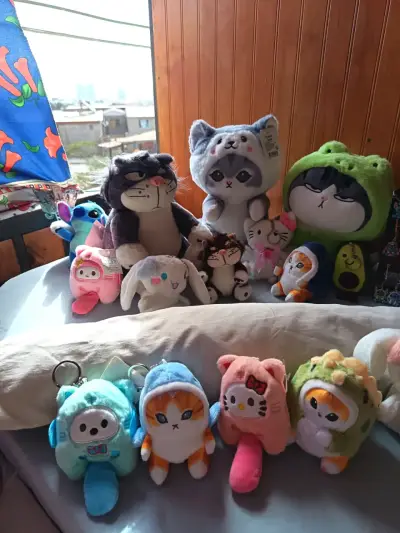 Colección de peluches variados - miniatura 1