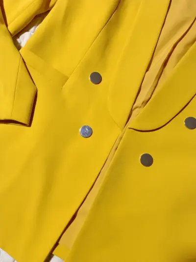 Blazer amarillo elegante para mujer - miniatura 2