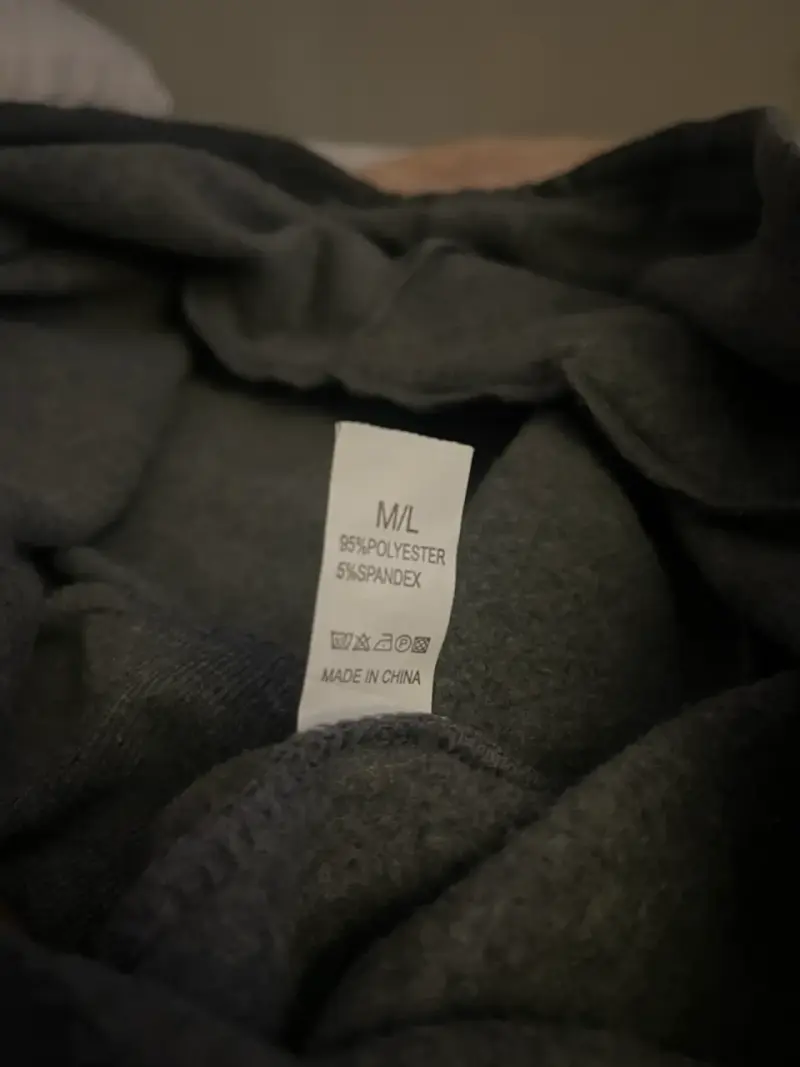 Polerón gris con capucha y cierre - 2