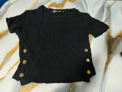 Polera negra con diseño 'Vintage' - miniatura 4