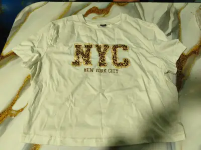 Polera negra con diseño 'Vintage' - miniatura 5