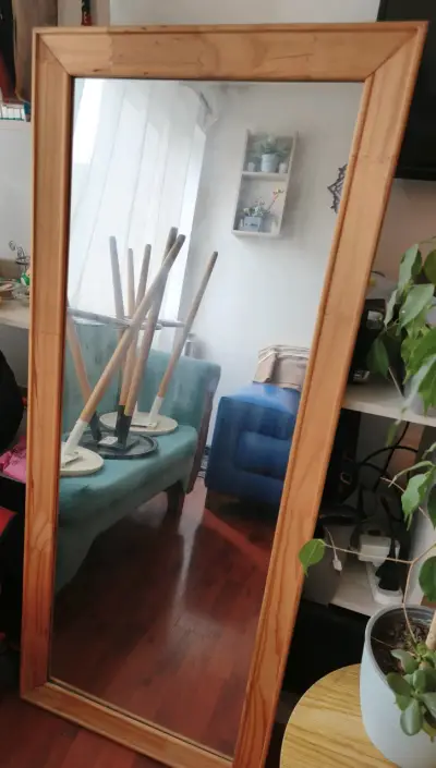 Espejo de pie con marco de madera - miniatura 2