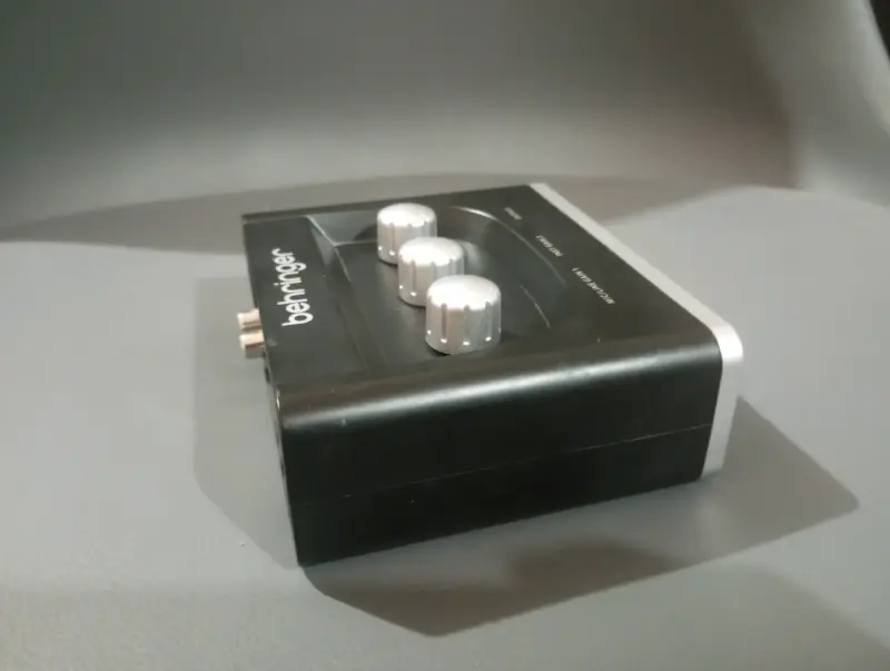 Interfaz de audio Behringer U-Phoria UM2 - 4