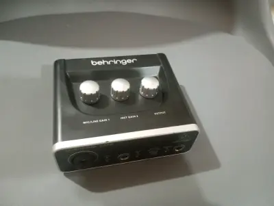 Interfaz de audio Behringer U-Phoria UM2 - miniatura 5