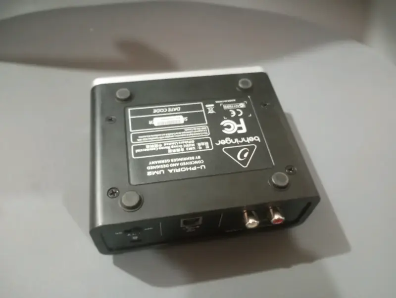 Interfaz de audio Behringer U-Phoria UM2 - 6