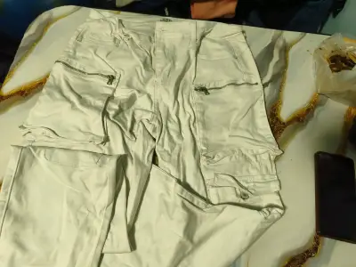Pantalones cargo blancos con bolsillos - miniatura 1