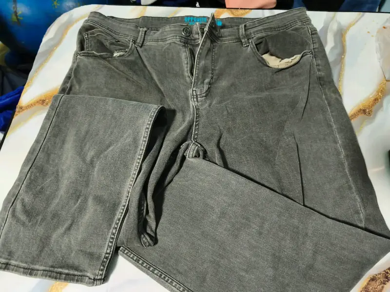 Pantalones cargo blancos con bolsillos - 2