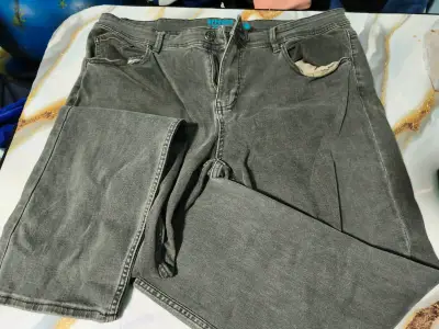 Pantalones cargo blancos con bolsillos - miniatura 2