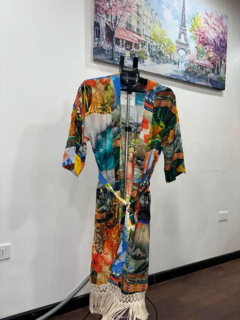 Kimono estampado multicolor con flecos