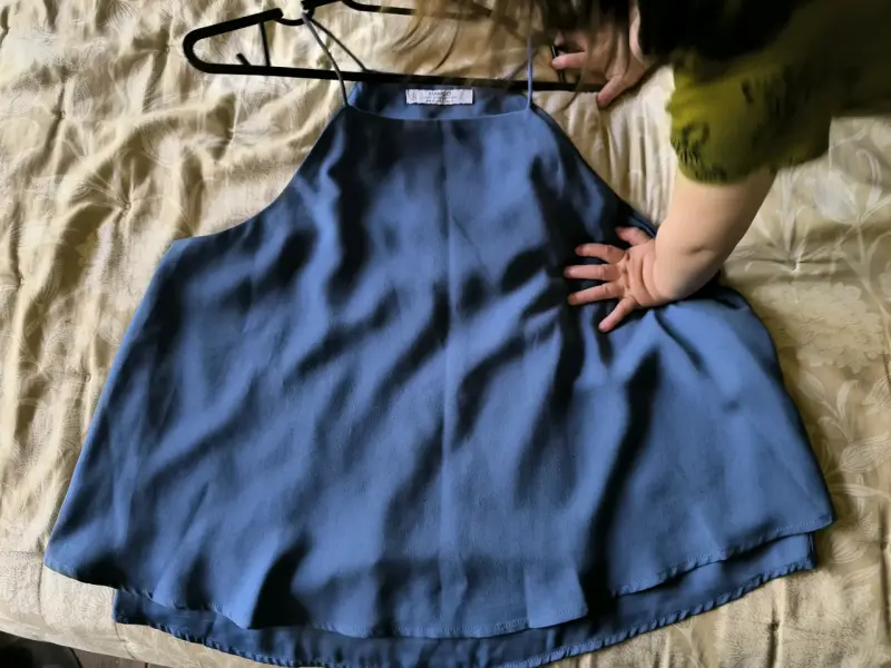 Blusa azul sin mangas de mujer - 2