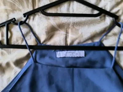 Blusa azul sin mangas de mujer - miniatura 3