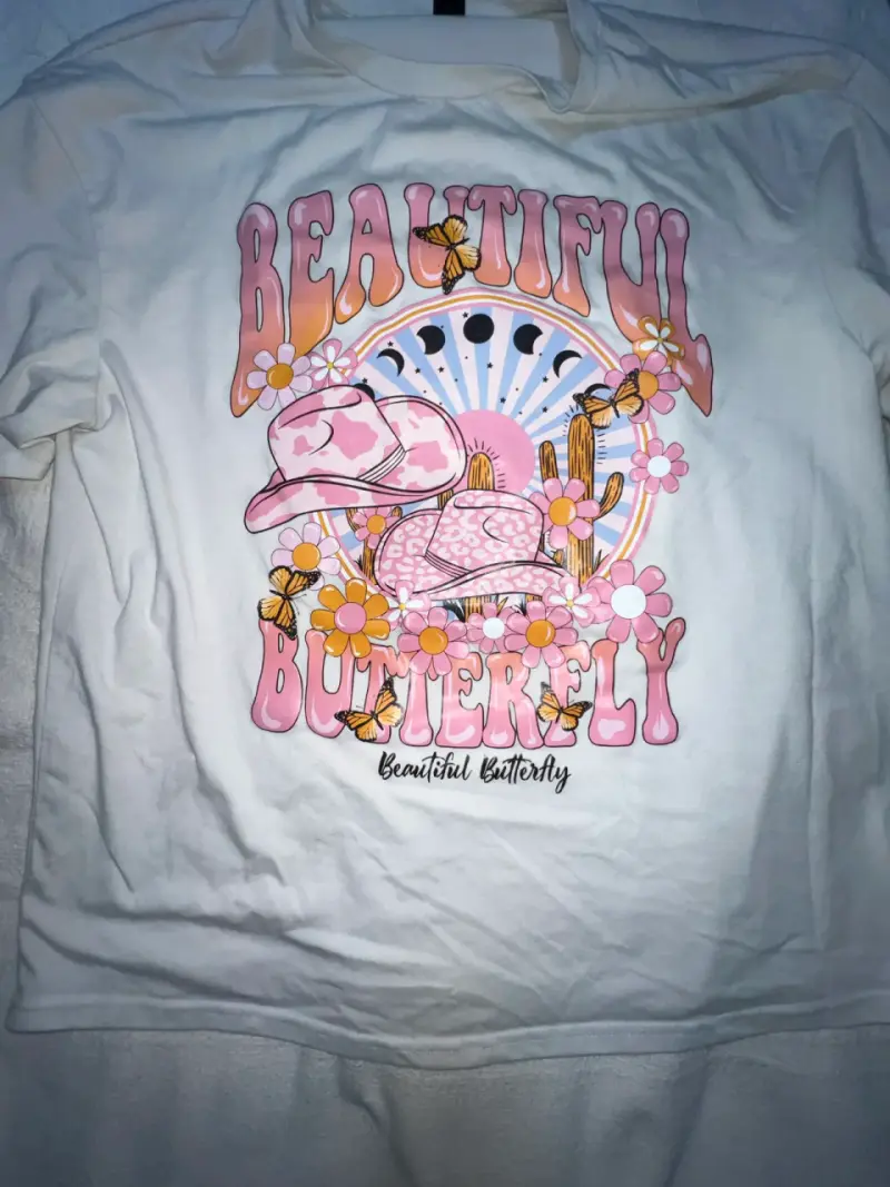 Polera blanca con diseño Beautiful Butterfly - 1