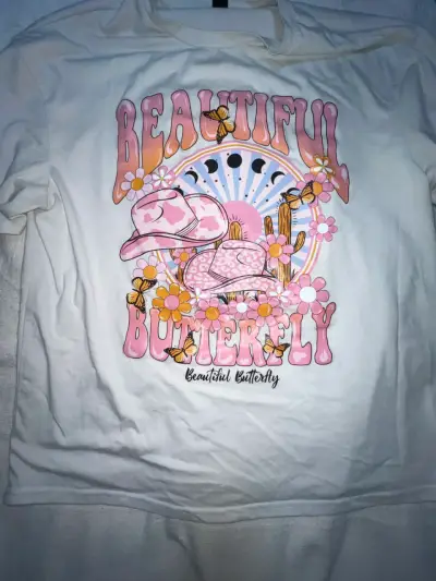 Polera blanca con diseño Beautiful Butterfly - miniatura 1