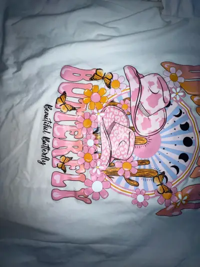 Polera blanca con diseño Beautiful Butterfly - miniatura 2