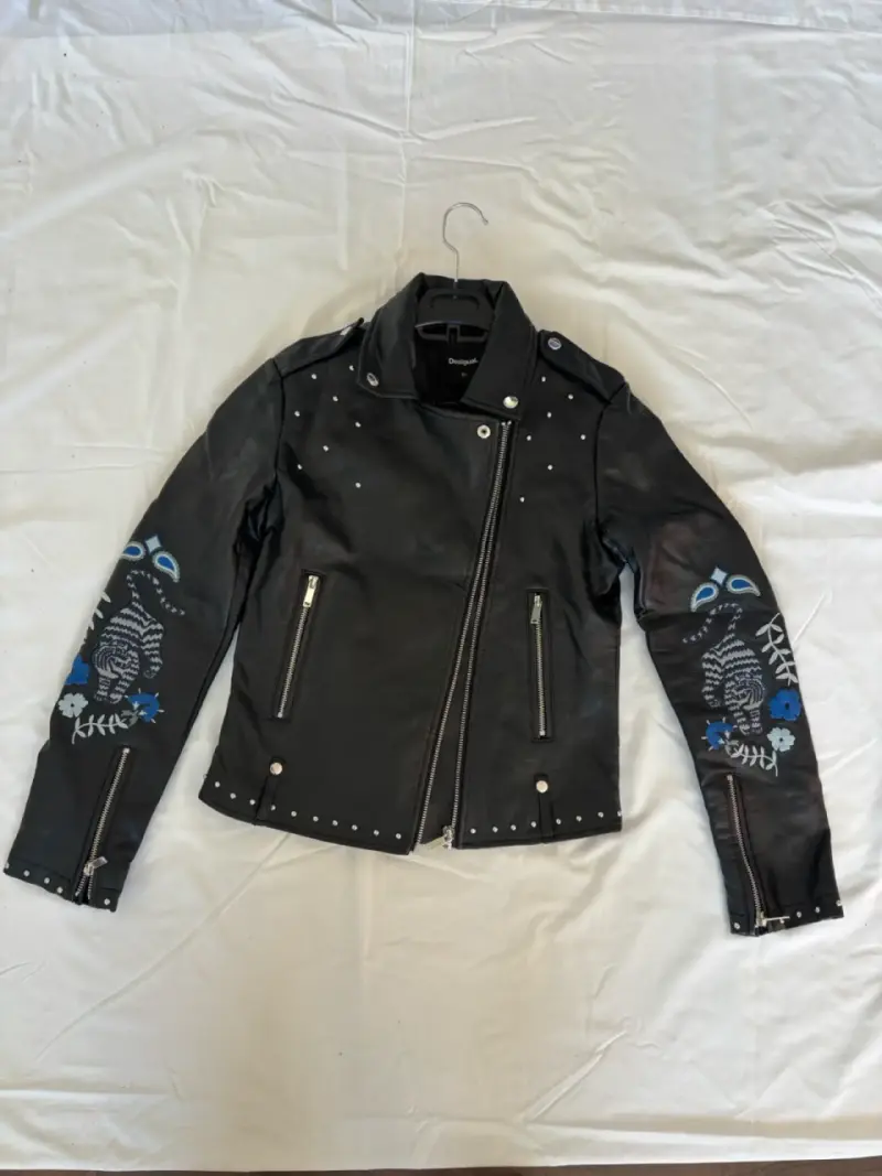 Chaqueta de cuero negra con bordados Desigual - 1