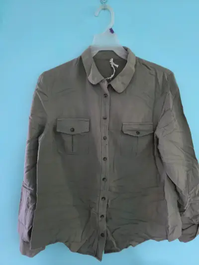 Camisa verde oliva para dama - miniatura 1