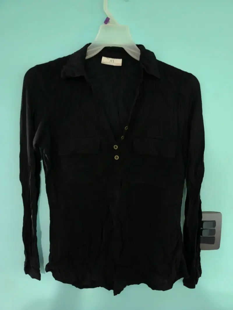 Blusa negra de manga larga para mujer - 1