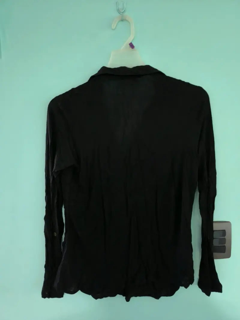 Blusa negra de manga larga para mujer - 2