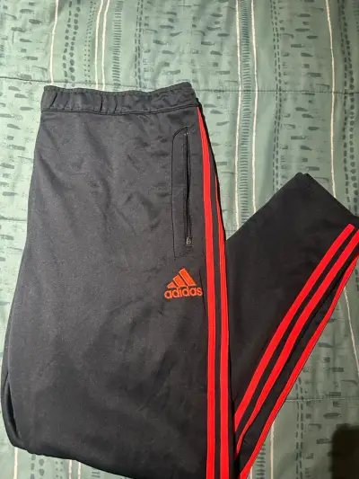 Pantalones deportivos Adidas negros con franjas - miniatura 1