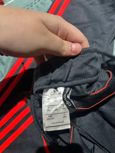 Pantalones deportivos Adidas negros con franjas - miniatura 2