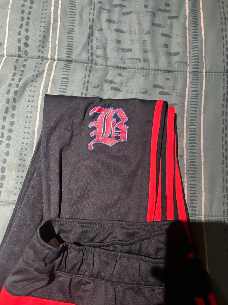 Pantalones deportivos Adidas negros con franjas - 3