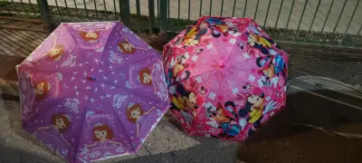 Paraguas infantiles de personajes Disney - miniatura 1