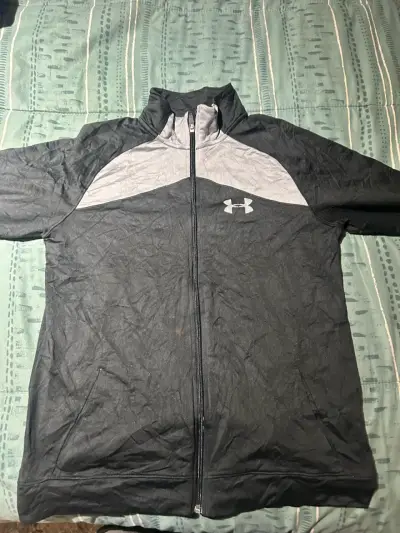 Chaqueta deportiva Under Armour negra y gris - miniatura 1