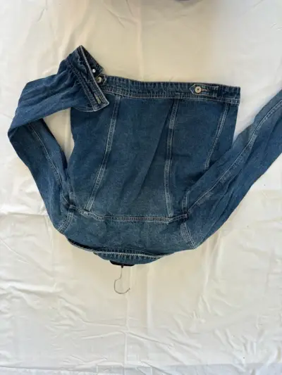 Chaqueta de mezclilla azul para mujer - miniatura 2