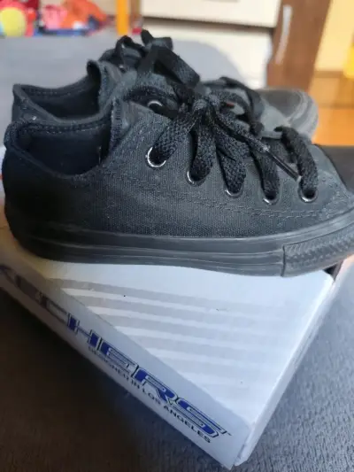 Zapatillas negras converse para niños - miniatura 1