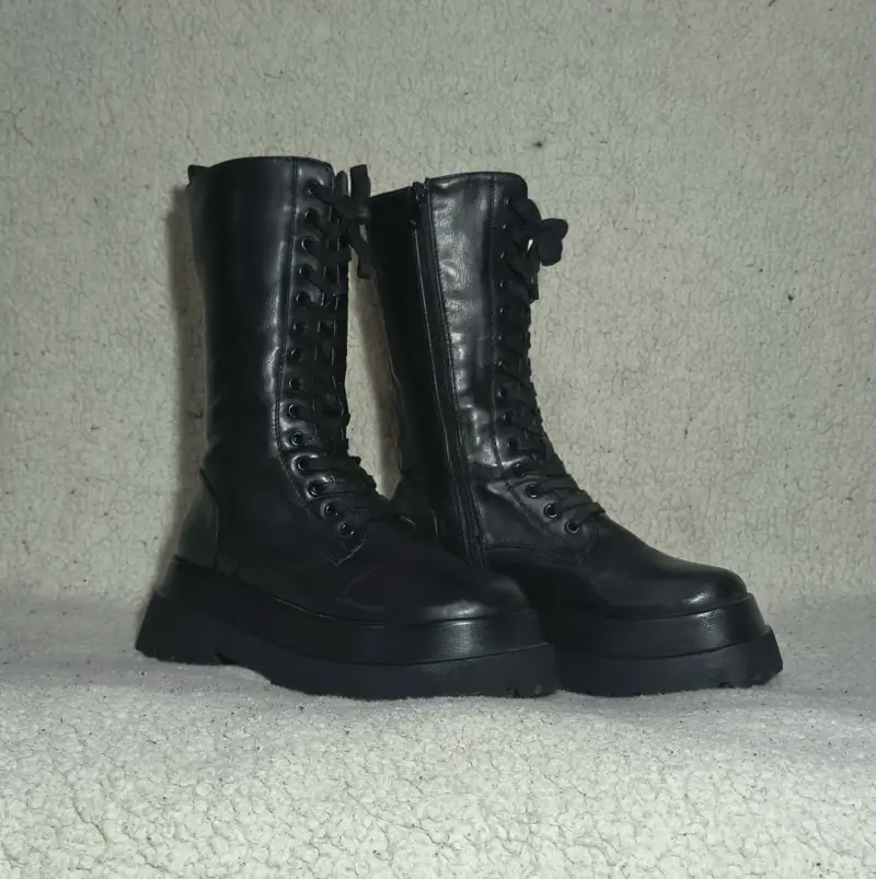 Botas negras con plataforma