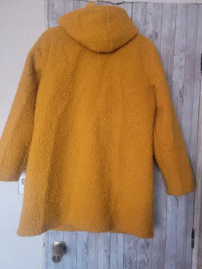 Abrigo de lana amarillo con capucha - miniatura 2