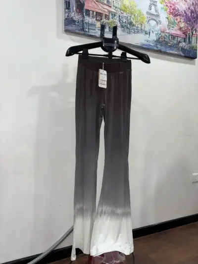 Pantalones acampanados degradados gris y blanco - miniatura 1