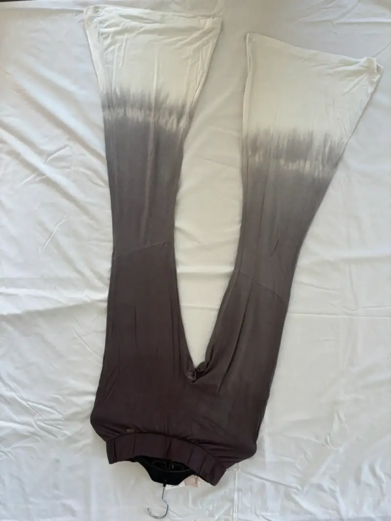Pantalones acampanados degradados gris y blanco - 3
