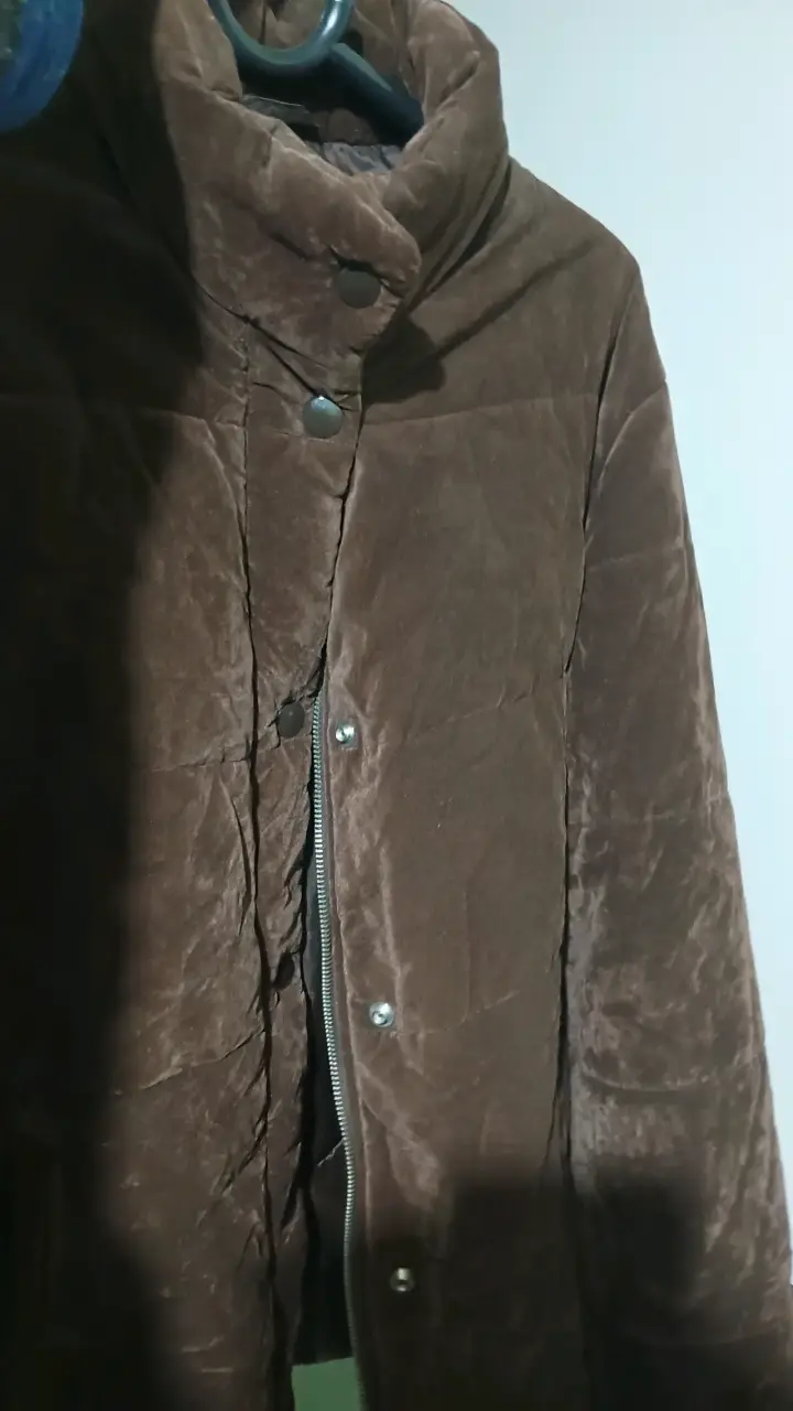 Chaqueta de terciopelo marrón con botones