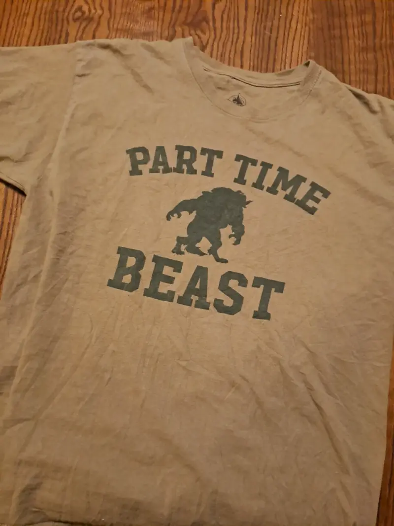 Polera Disney con diseño 'Part Time Beast' - 1