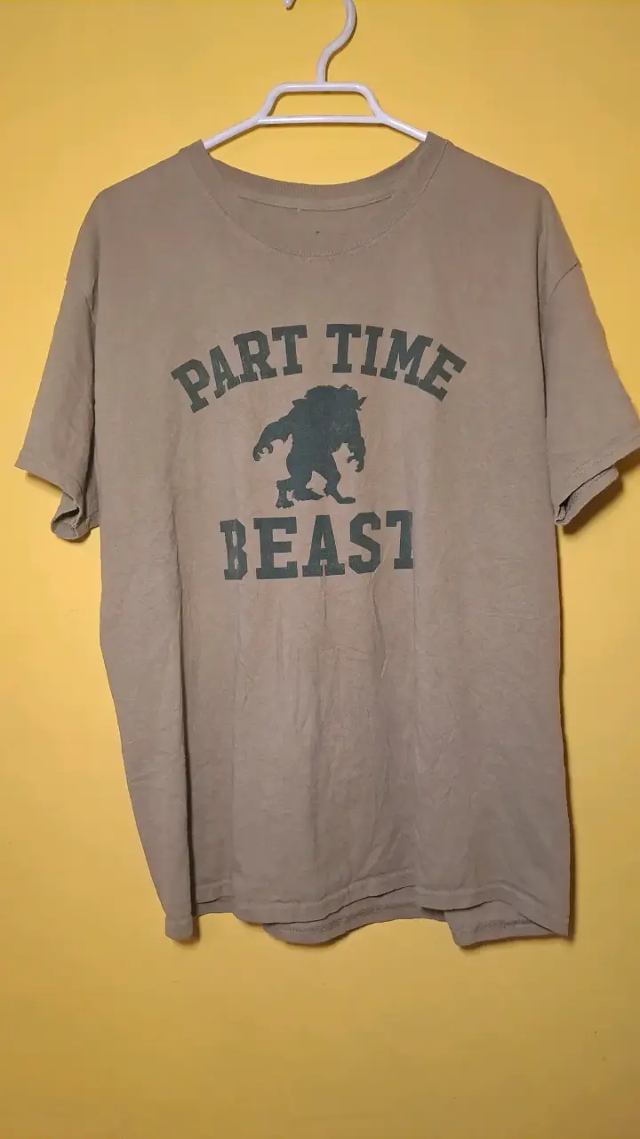Polera Disney con diseño 'Part Time Beast' - 4