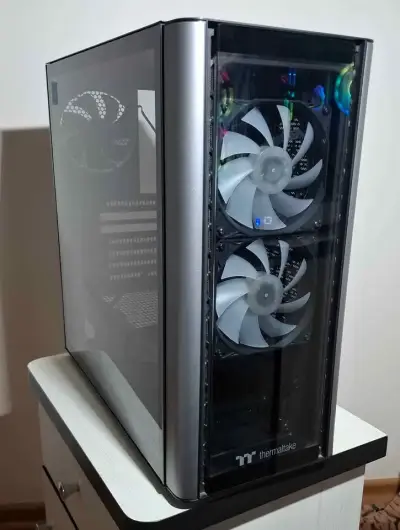 Gabinete Thermaltake con ventiladores RGB - miniatura 1