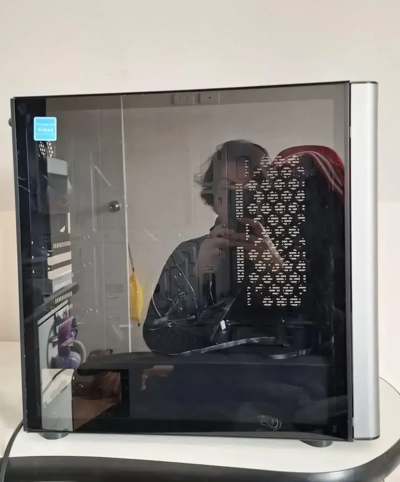 Gabinete Thermaltake con ventiladores RGB - 3