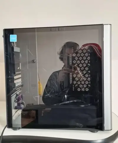 Gabinete Thermaltake con ventiladores RGB - miniatura 3