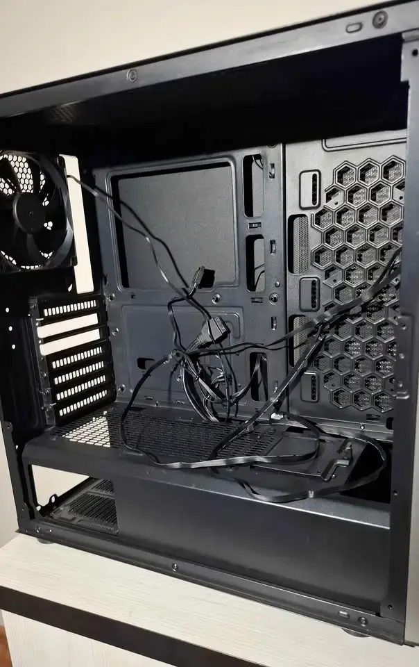 Gabinete Thermaltake con ventiladores RGB - 4