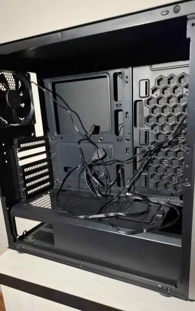 Gabinete Thermaltake con ventiladores RGB - miniatura 4