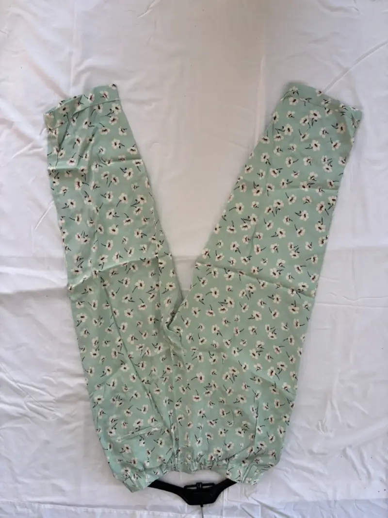 Pantalones verde con estampado floral - 3