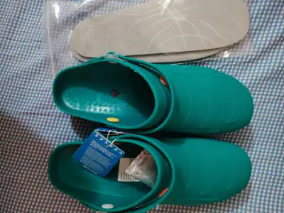 Zuecos verdes unisex con plantilla extraíble - miniatura 1