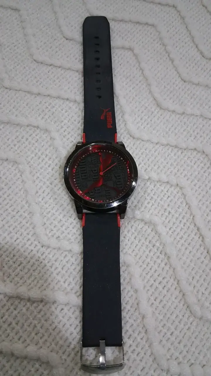 Reloj Puma negro y rojo deportivo - 2